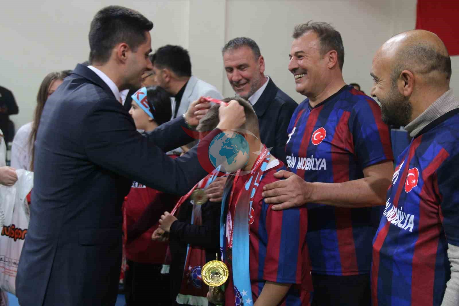 Eskil&rsquo;de voleybol turnuvasının şampiyonu Kökezspor oldu
