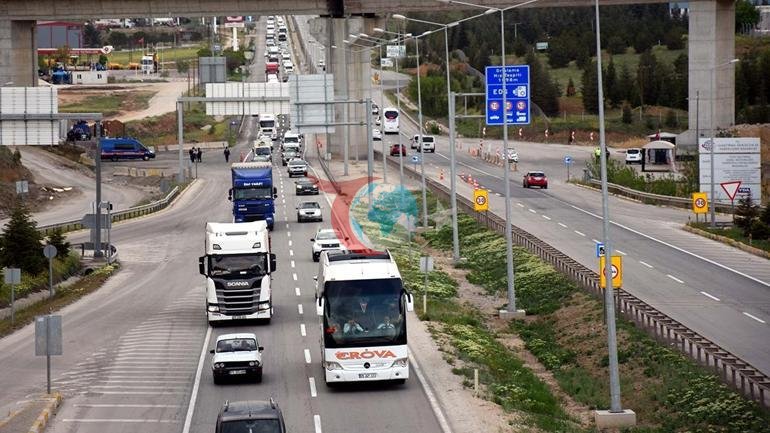 Bayram ve ara tatil birleşti: Yollarda hareketlilik başladı, kilit kavşakta denetim arttı