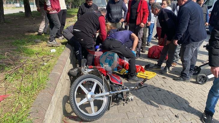 Nazilli'de iki motosiklet çarpıştı: Gençler yola savruldu
