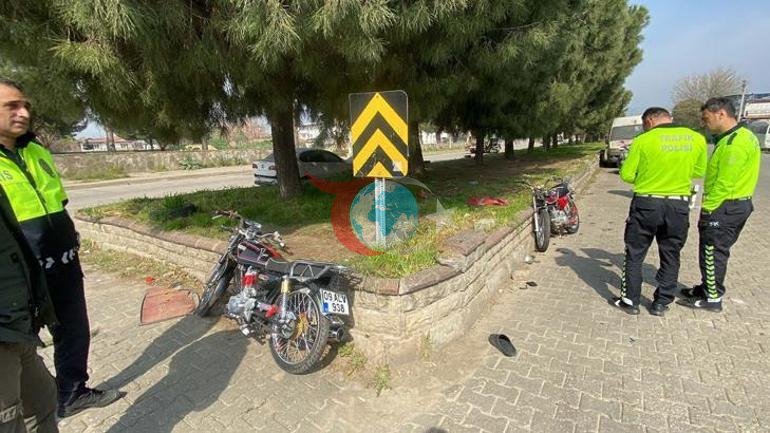 İki motosiklet çarpıştı, gençler yola savruldu Feci kaza kamerada