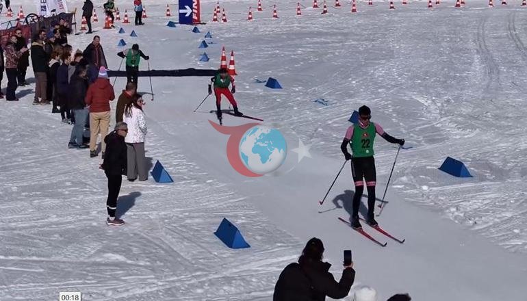 Kış Triatlonu’nda karla kaplı bölgede zorlu mücadele