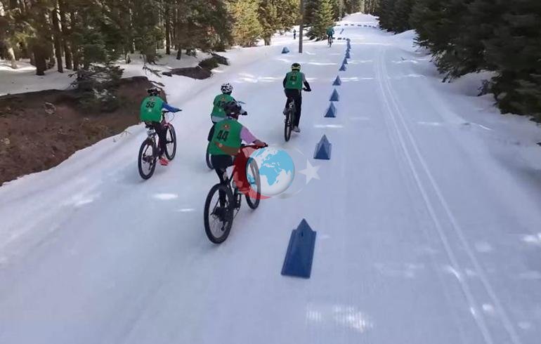 Kış Triatlonu’nda karla kaplı bölgede zorlu mücadele