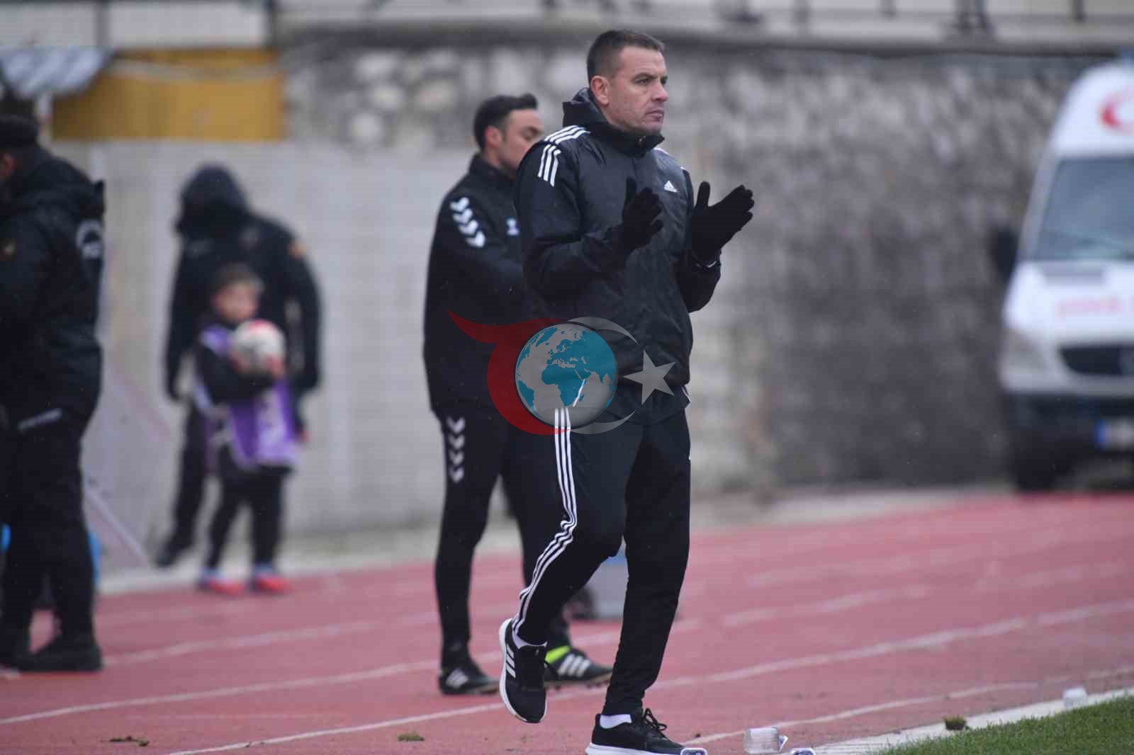 İnegölspor hocasıyla yolları ayırdı