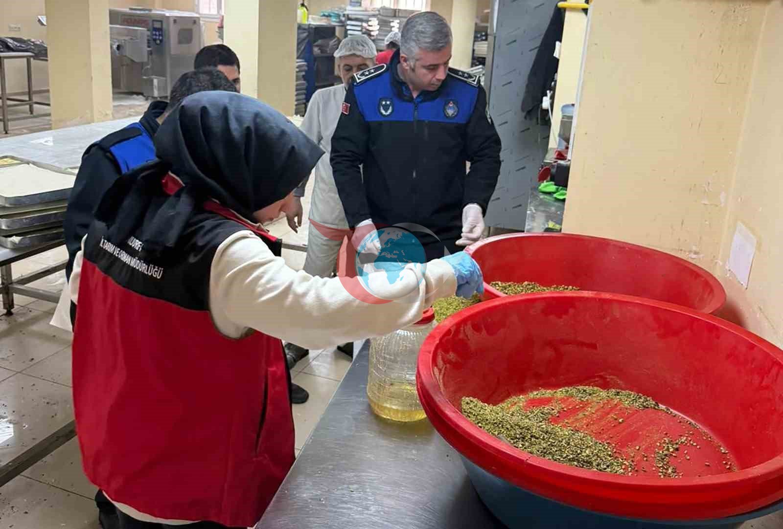 Haliliye&rsquo;de 180 kilogram küflenmiş ceviz ele geçirildi