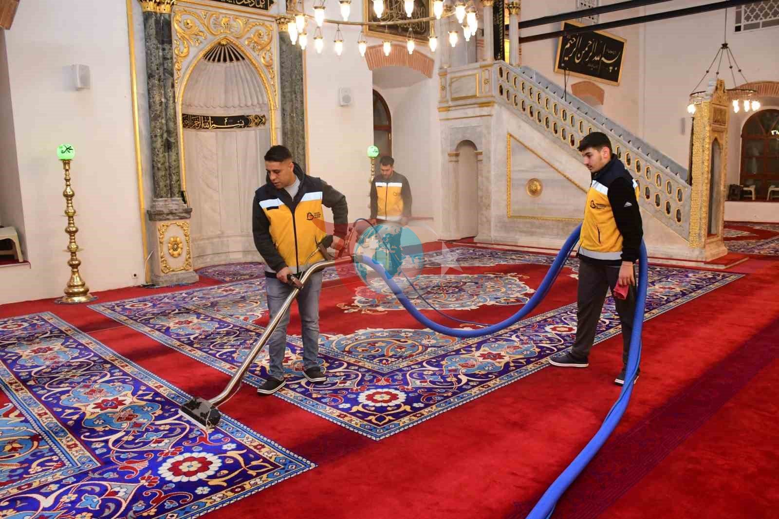 Balıkesir&rsquo;de cami ve mezarlıklar bayram öncesi temizlendi
