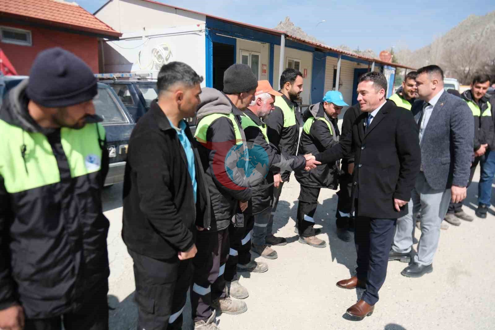 Başkan Dökmeci&rsquo;den yüzleri güldüren bayram ikramiyesi