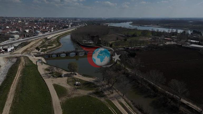 Edirne’de Tunca Nehri kıyısında korkutan toprak kayması 50 metrelik çatlaklar oluştu