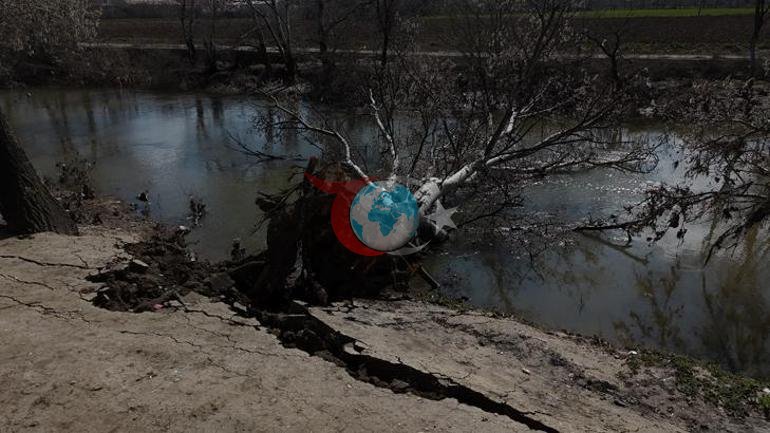 Edirne’de Tunca Nehri kıyısında korkutan toprak kayması 50 metrelik çatlaklar oluştu