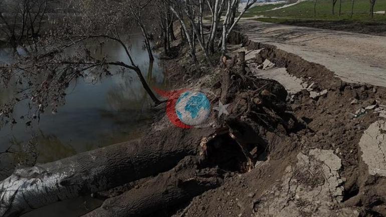 Edirne’de Tunca Nehri kıyısında korkutan toprak kayması 50 metrelik çatlaklar oluştu