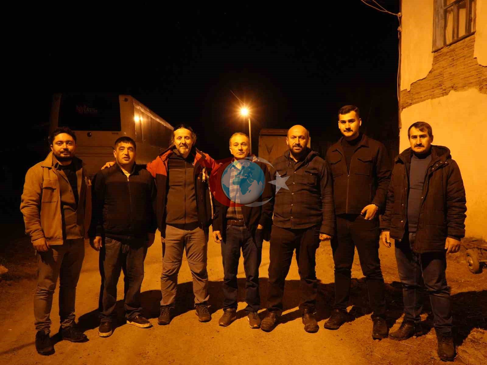 Üniversite öğrencileri oruçlarını köyde kurulan iftar sofrasında açtı