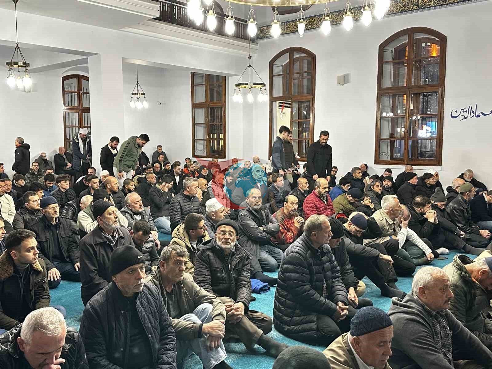 Sakarya&rsquo;da Kadir Gecesi&rsquo;nde vatandaşlar camilere akın etti