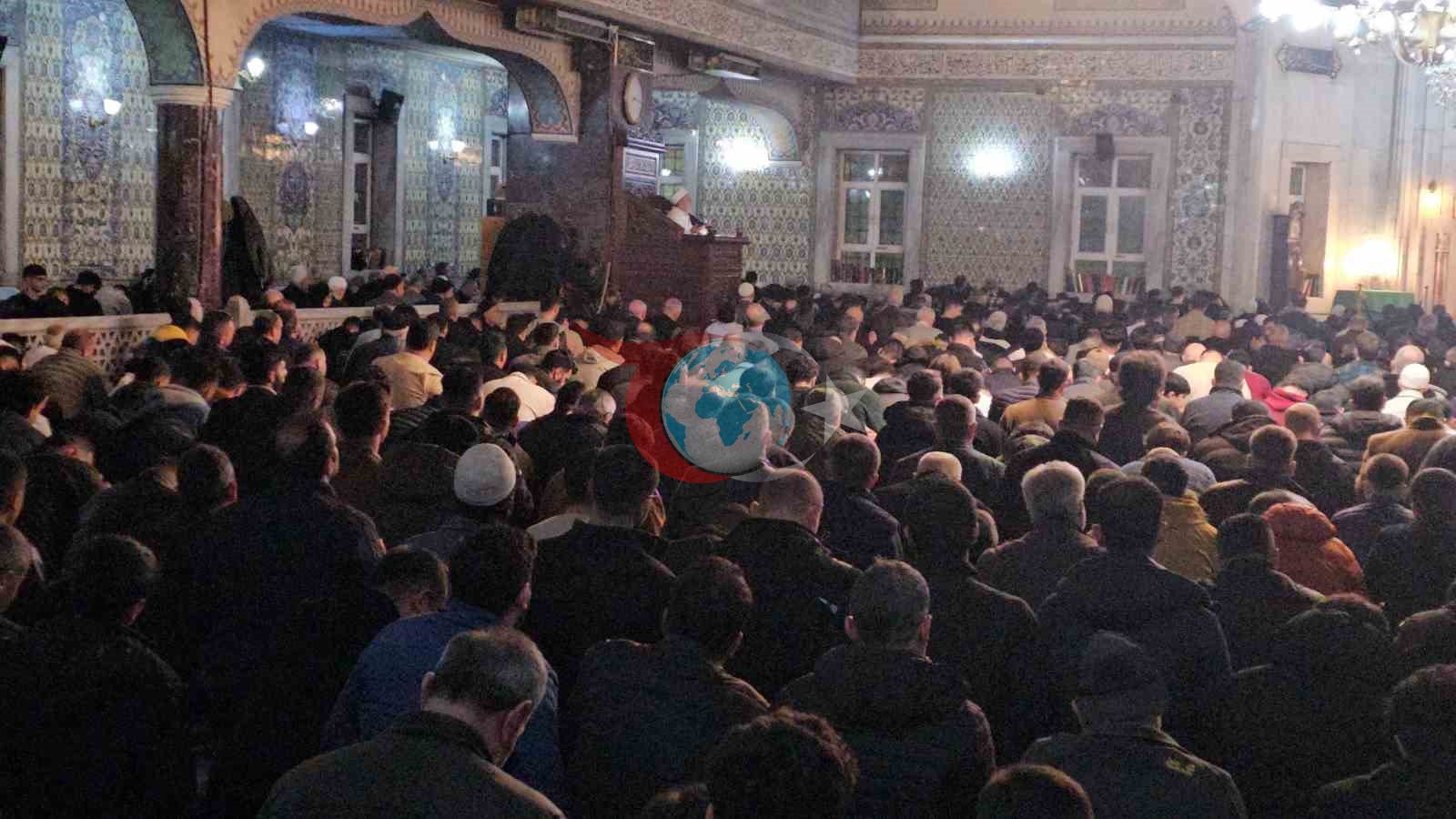 Kadir Gecesi&rsquo;nde camiler doldu taştı