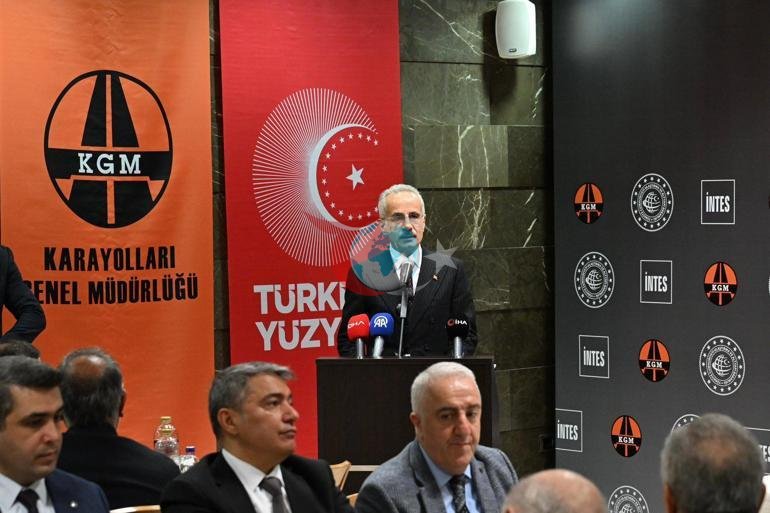 Bakan Uraloğlu, inşaat sanayicileri işverenleri ile iftarda bir araya geldi