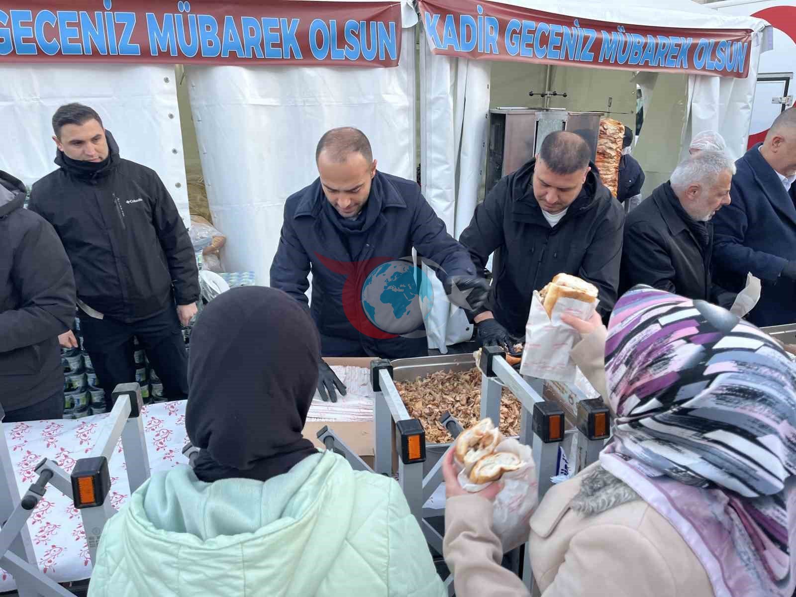 Gaziosmanpaşa Belediyesi&rsquo;nden iftarda vatandaşlara döner ikramı