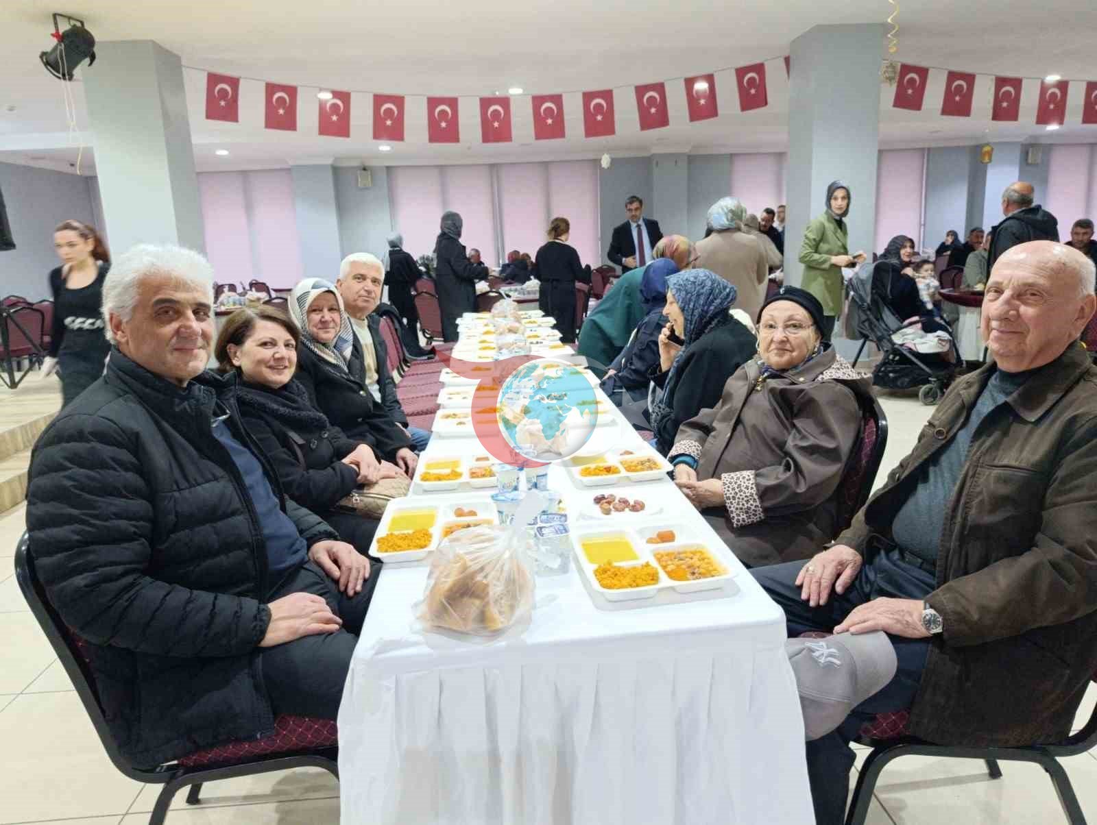 AK Parti Pazaryeri teşkilatı iftarda buluştu
