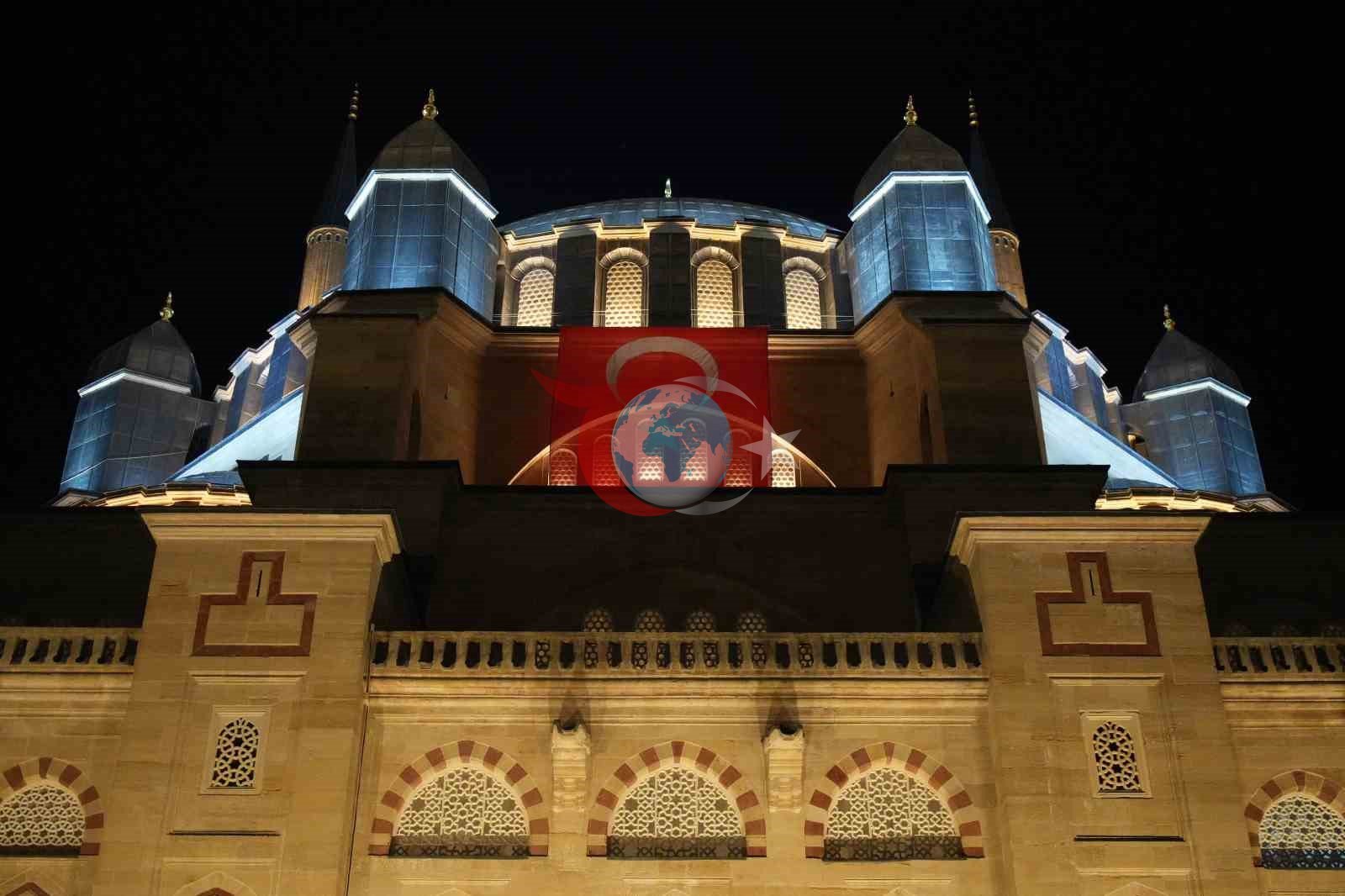 Selimiye Camii Kadir Gecesiโnde doldu taลtฤฑ