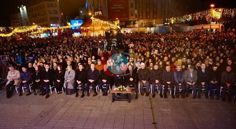 Esenler’de binlerce kişi aynı duada buluştu 10 bin hatim 100 bin dua gecesi