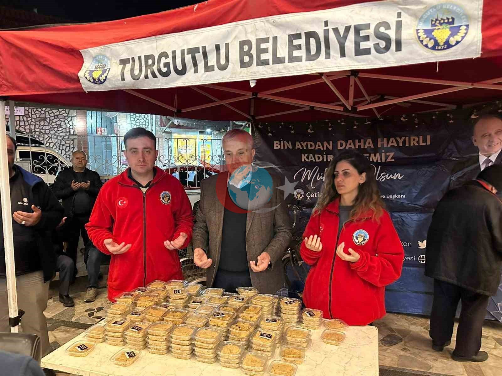 Turgutlu Belediyesinden Kadir Gecesi&rsquo;nde helva ikramı