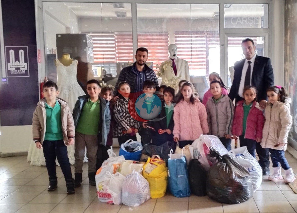 Öğrencilerden Hayır Çarşısı’na gıda bağışı