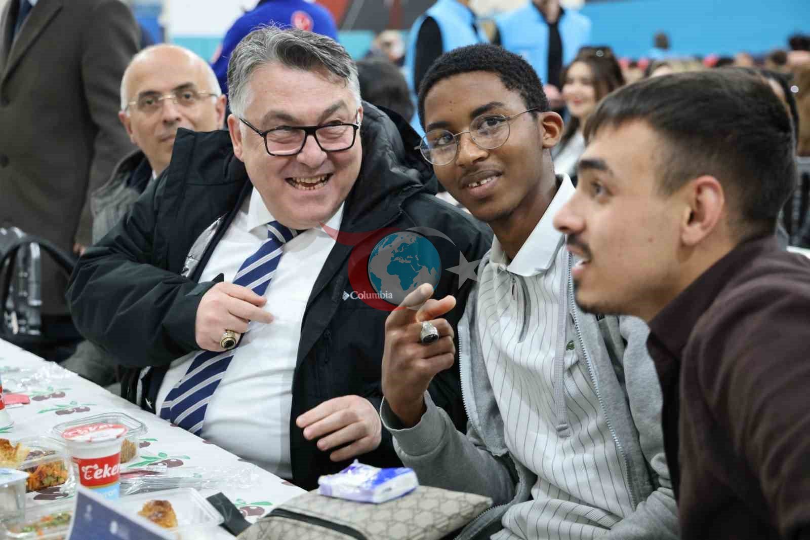 Rektör Özölçer, iftar buluşmasında öğrencilerle bir araya geldi