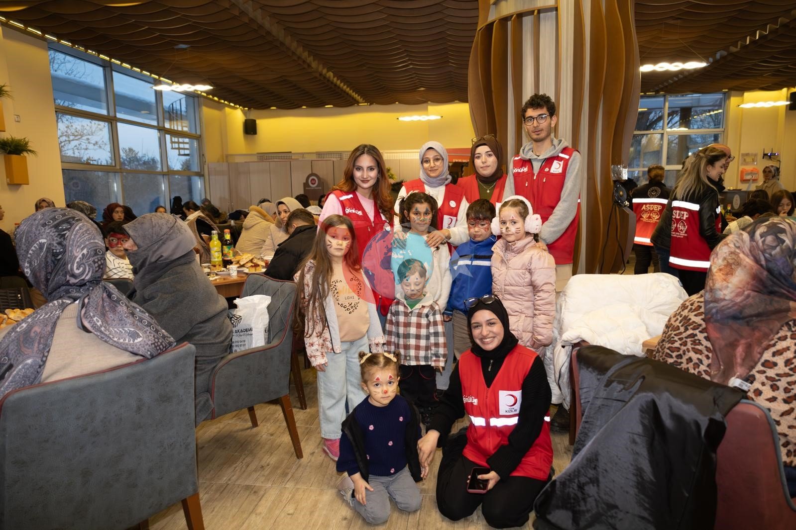 Kızılay Kadın’dan anlamlı iftar: Yetimler unutulmadı