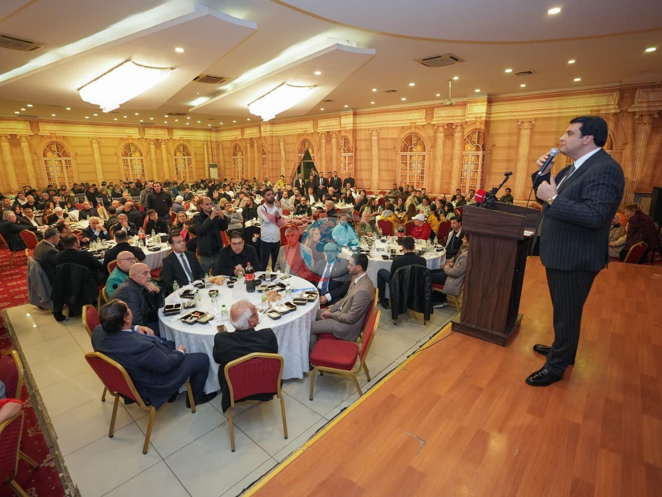 Yฤฑlmaz, amatรถr sporcularla iftar sofrasฤฑnda buluลtu