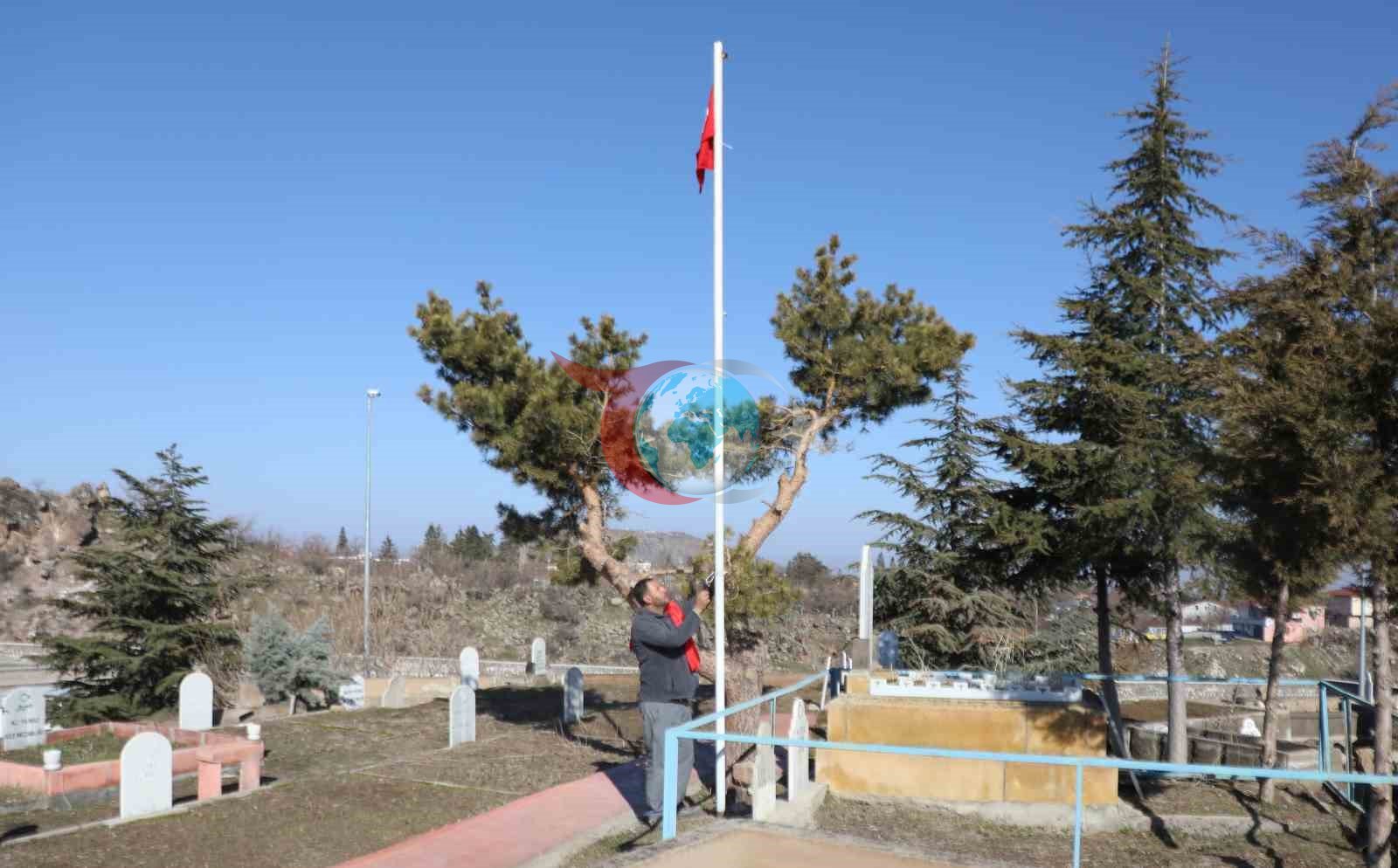 Melikgazi’de mezarlıklar bayram için temizlendi