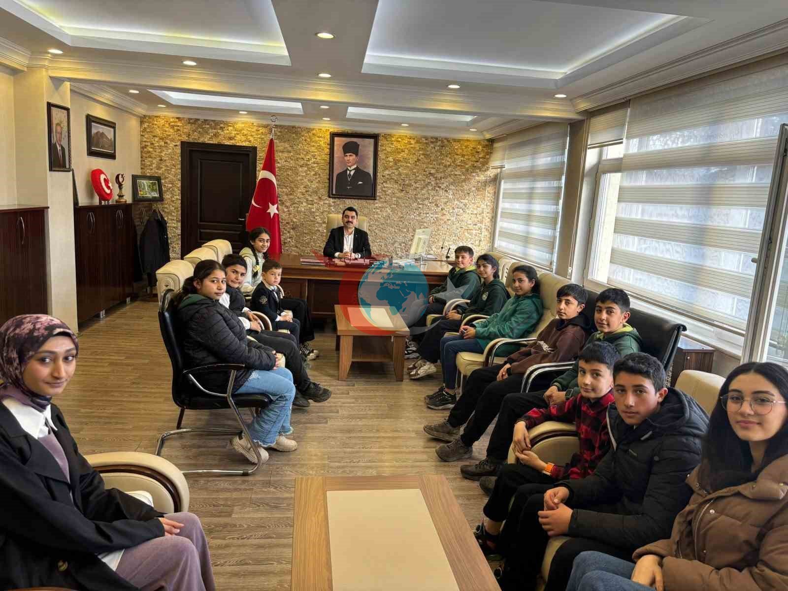 Susuz’da öğrencilerden kaymakama anlamlı ziyaret