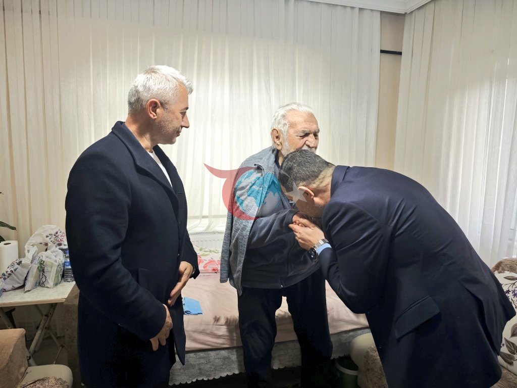 Öztürk&rsquo;ten hastalara moral ve destek