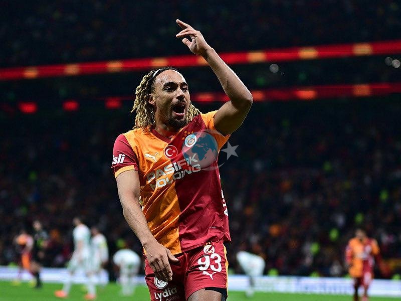 Galatasaray'da Sacha Boey attığı golün sevincini yaşıyor