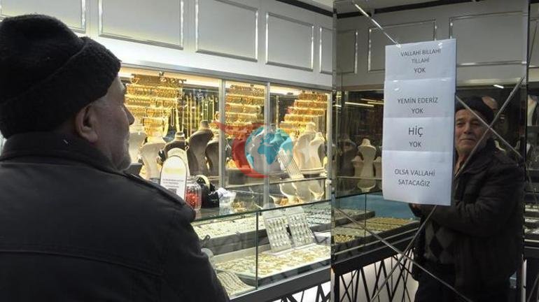 Altın almak için gittiler... Kuyumcuda yazıyı gören şaşkın: Vallahi, billahi yok