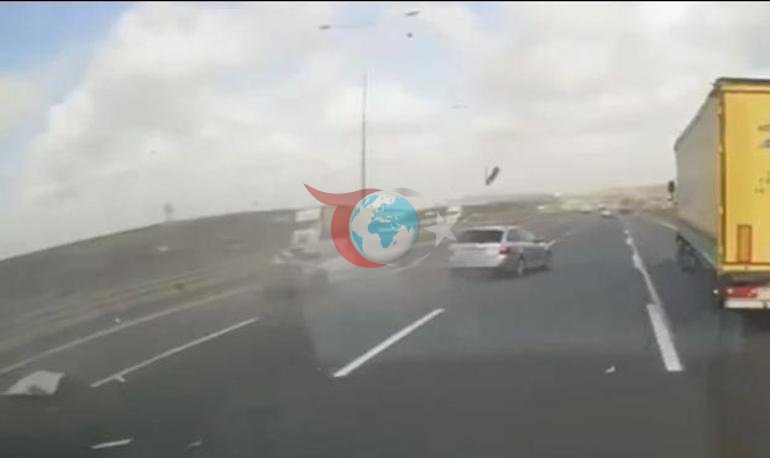 Arnavutköy’de makas faciası kamerada Kontrolden çıkıp bariyere çarptı