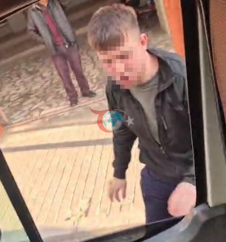 Minibüste taciz iddiası Bıçaklar çekildi: Şoför ile yolcu karşı karşıya geldi