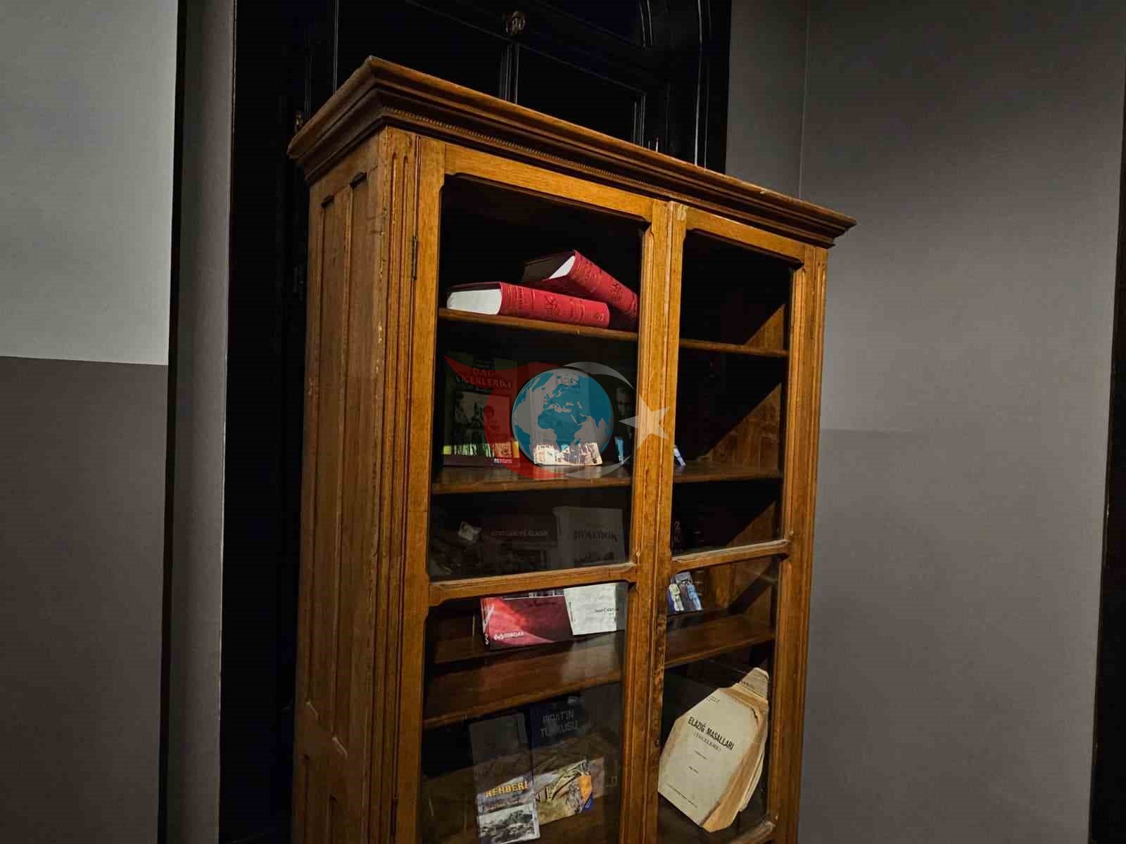 Elazığ'da 96 Yıllık Dolap Tarihi Yansıtıyor