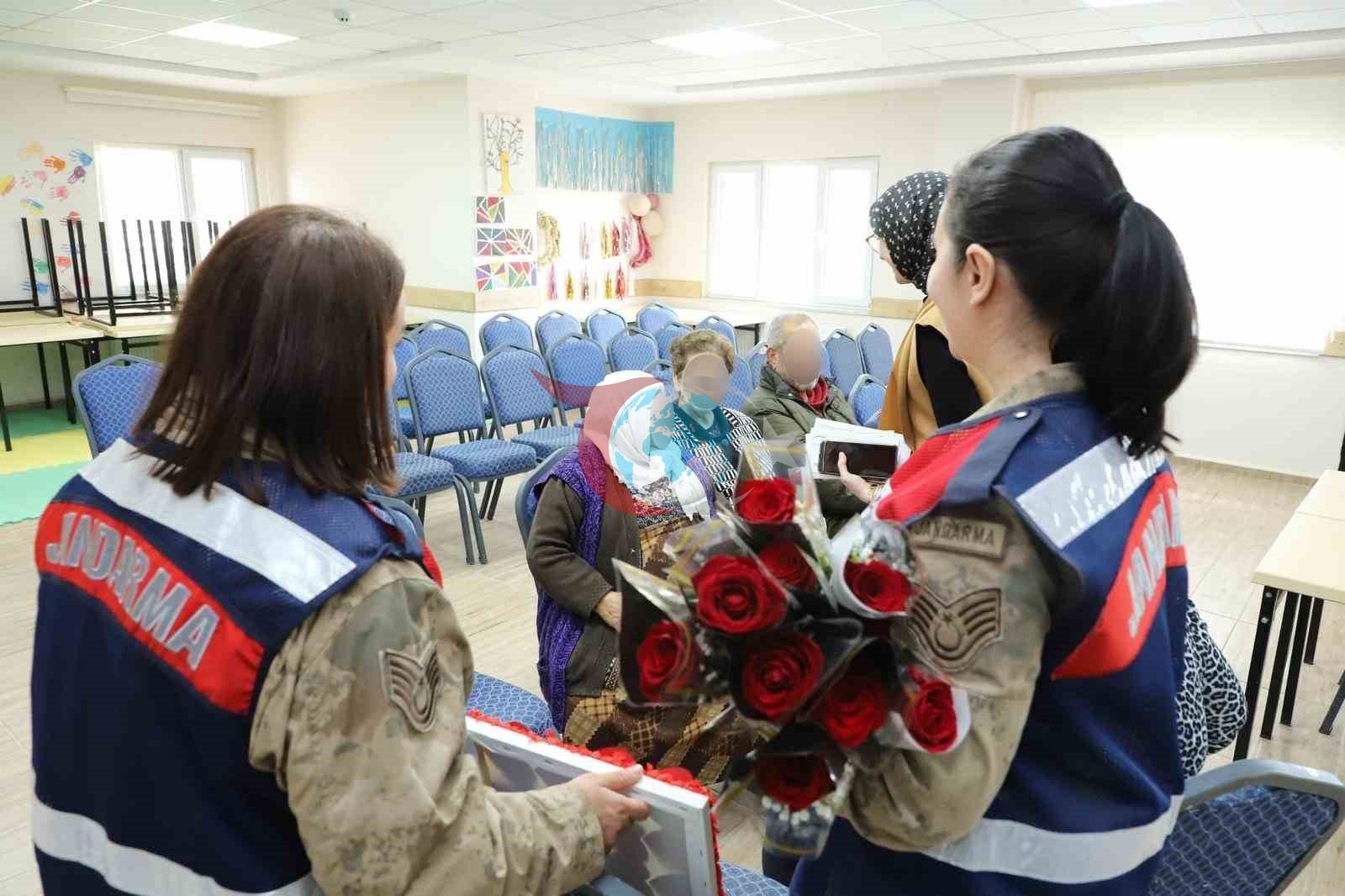 Jandarmadan Yaşlılara Anlamlı Ziyaret