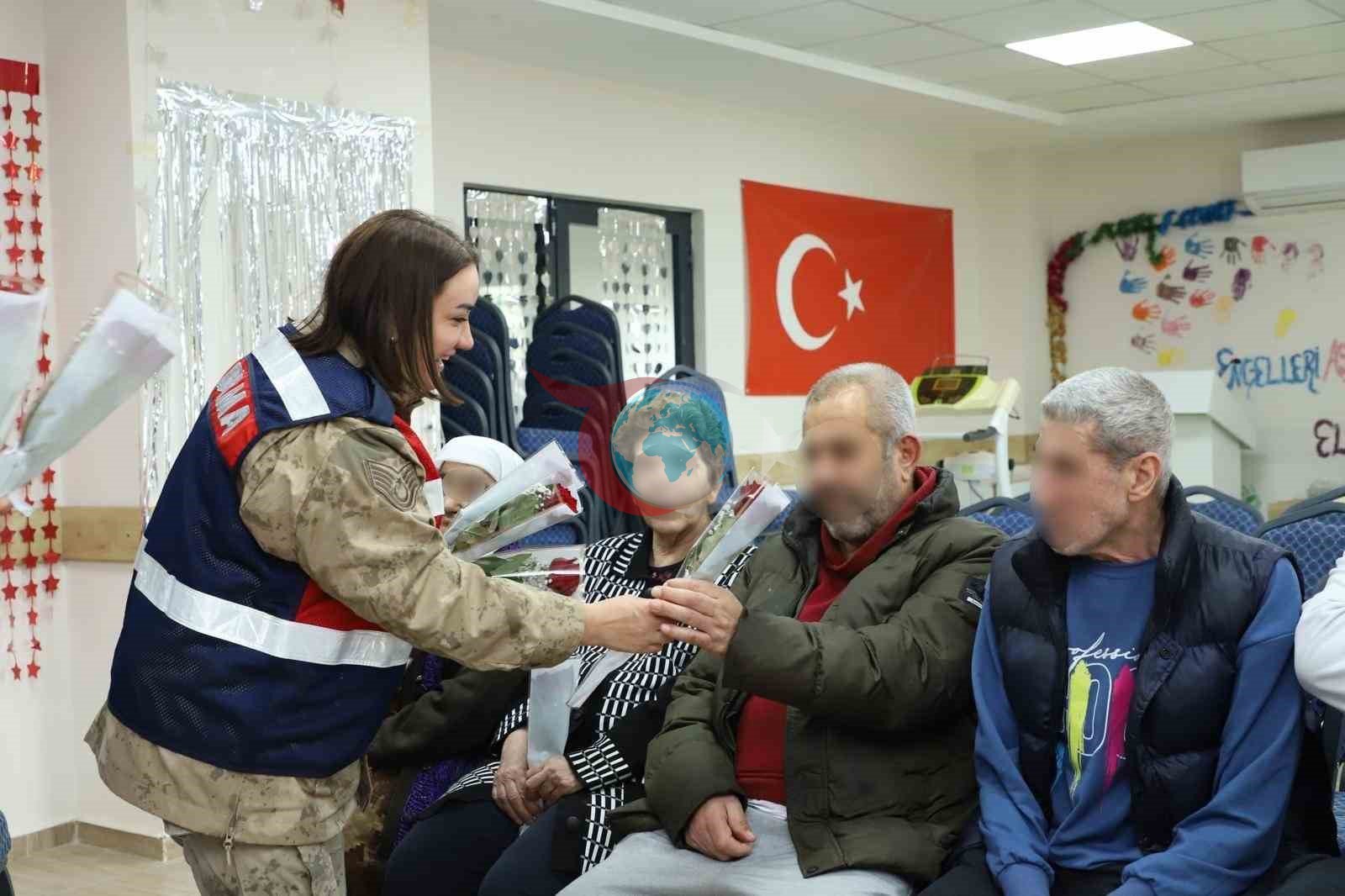 Jandarmadan Yaşlılar Haftasında anlamlı ziyaret