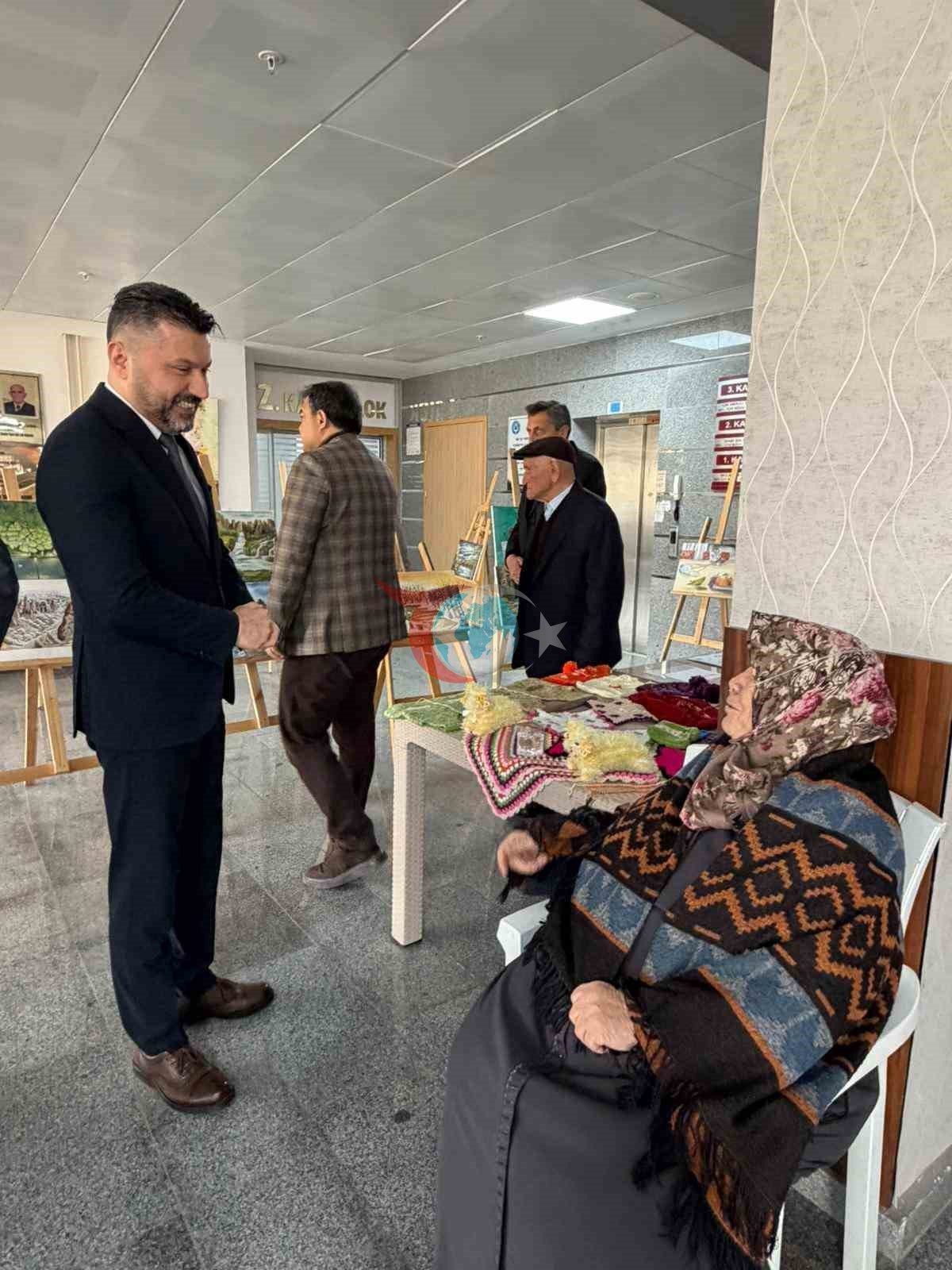 Huzurevinde Yaลlฤฑlar Haftasฤฑโna รถzel sergi