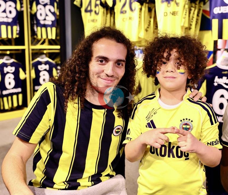 Guendouzi, Cherif ve Nene imza gününde taraftarlarla buluştu