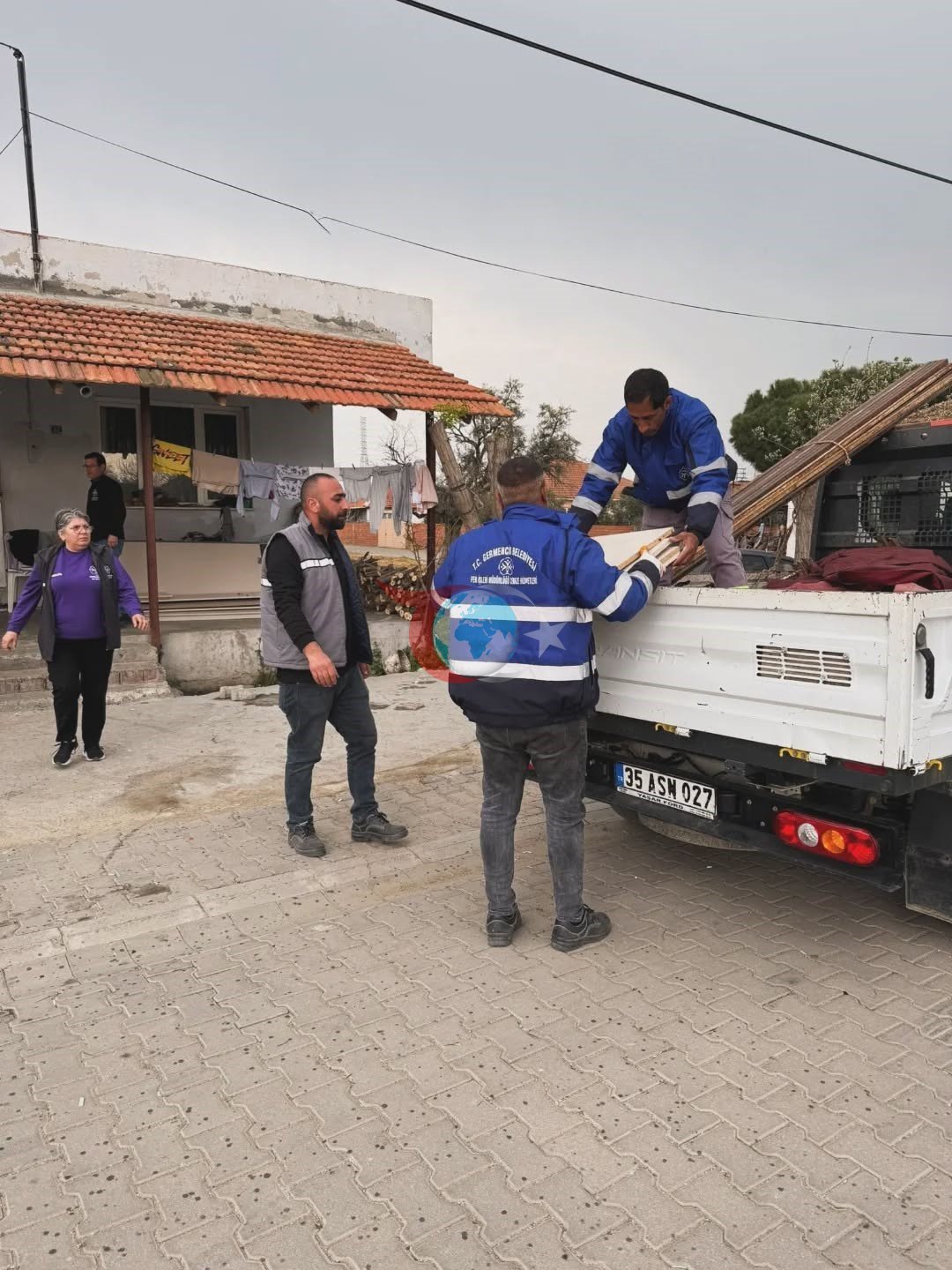Germencik Belediyesi’nin ihtiyaç sahiplerine eşya desteği sürüyor