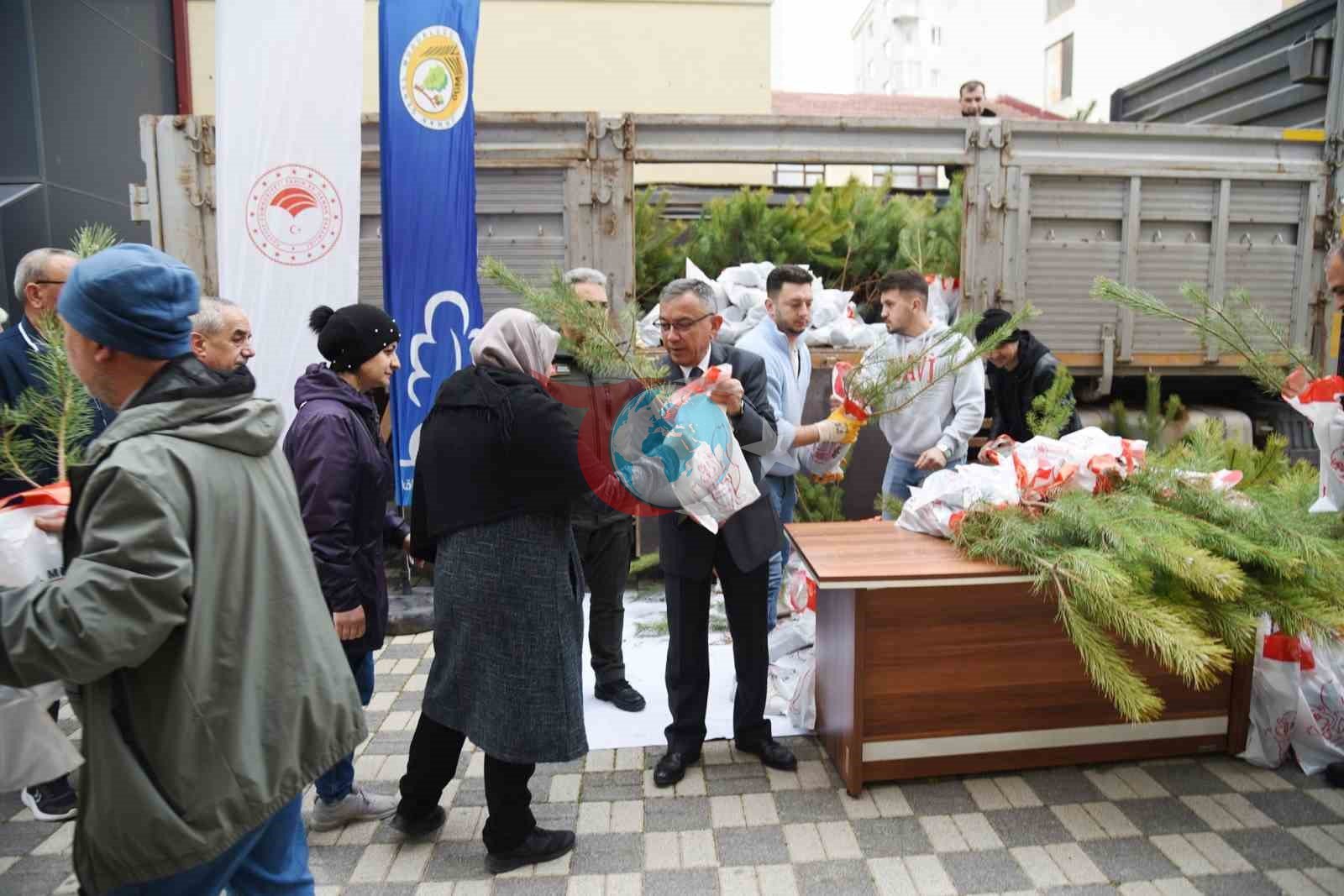 Eskişehir Orman Bölge Müdürlüğü’nden fidan dağıtımı