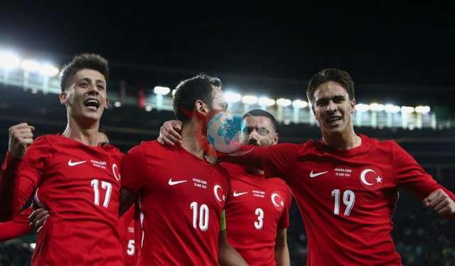 A Milli Futbol Takımı Dünya Kupası basamaklarının Romanya sınavında: 2 isim kadrodan düşebilir! - Resim: 1