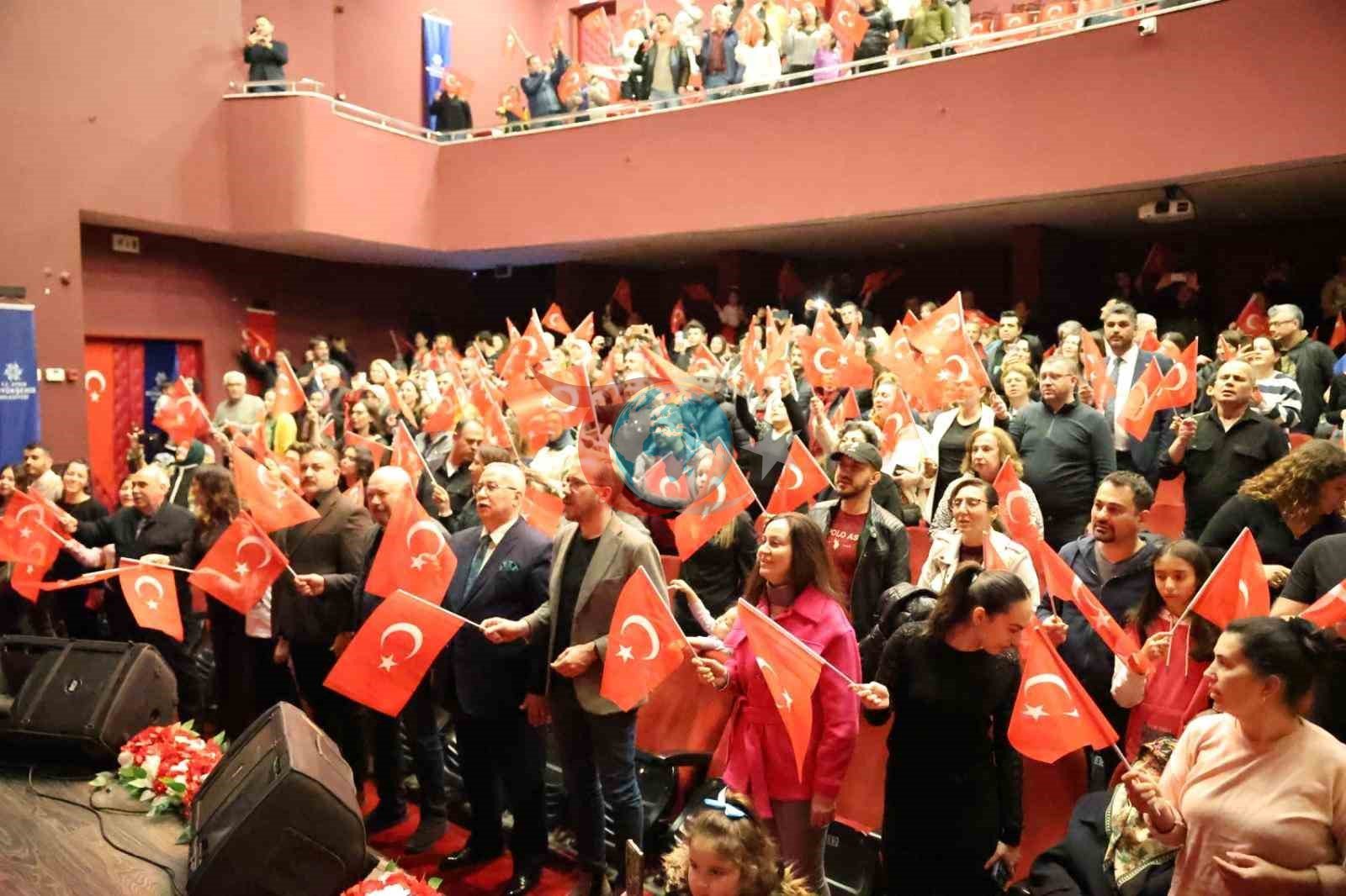 Başkan Çerçioğlu vatandaşları şehitlere saygı konseri ile buluşturdu