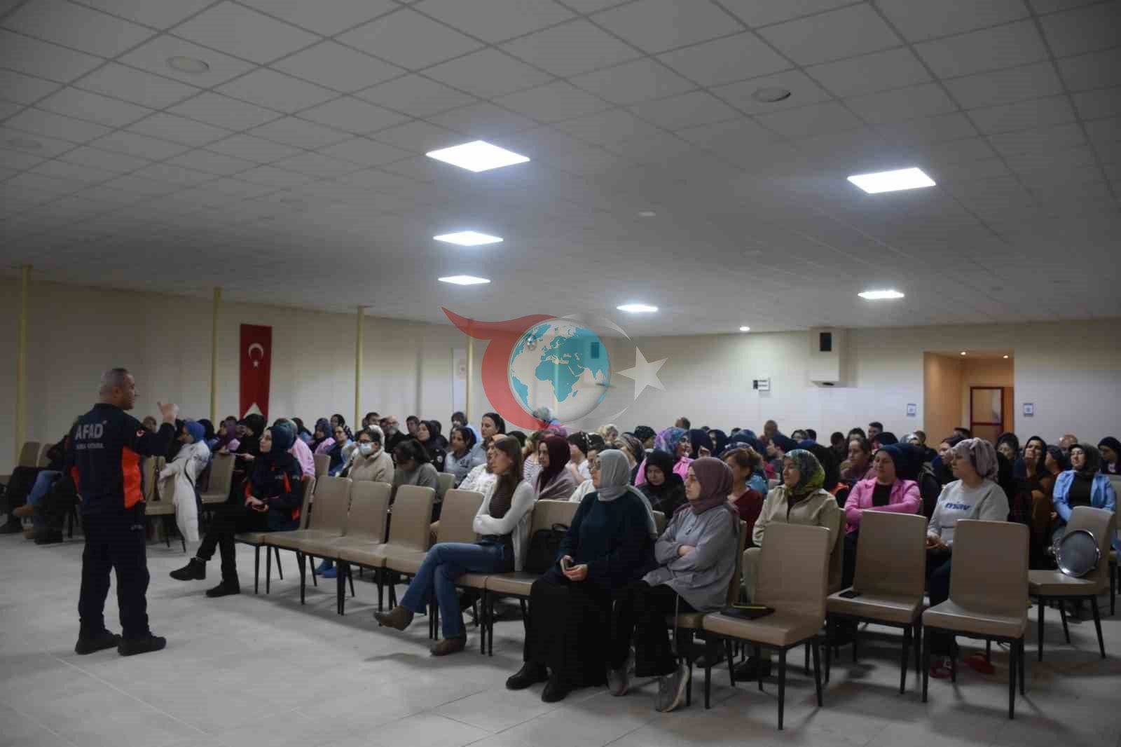 Öğrencilere &rsquo;Afet Farkındalık Eğitimi&rsquo; verilip tahliye tatbikatı düzenlendi