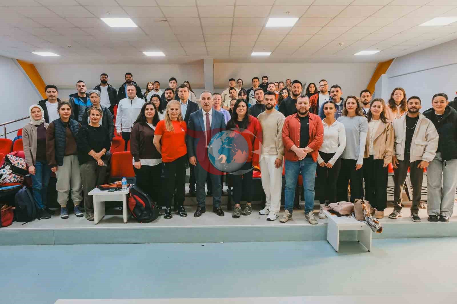 Aydın'da Yüzme Antrenörlük Eğitimi Başladı