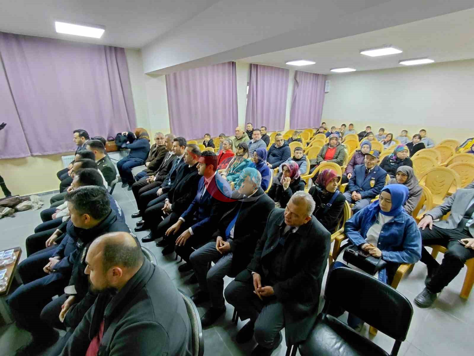 Çanakkale zaferine özel öğrencilerden dolu dolu program