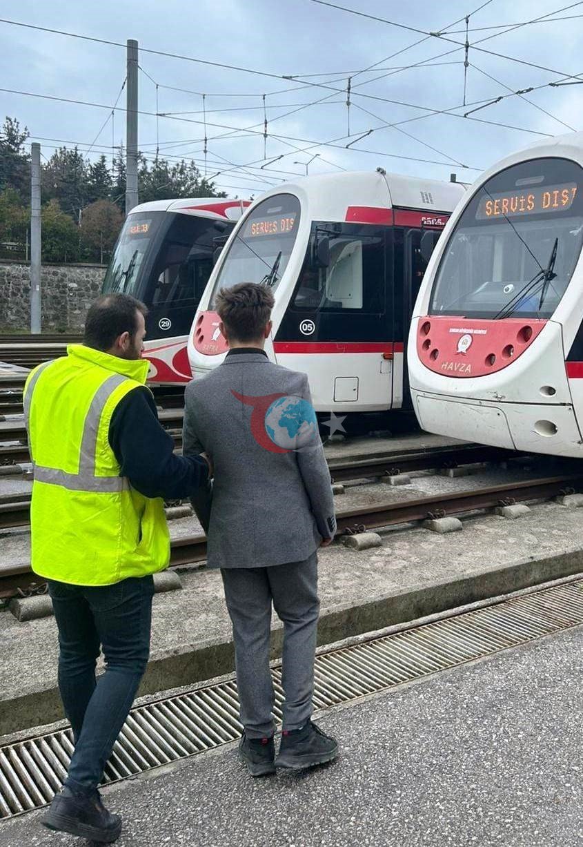 Koruma altındaki çocuğun şoförlük hayali vatmanlıkla taçlandı