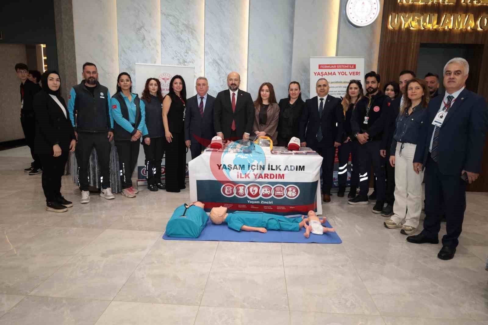 Lise öğrencileri tıp sempozyumuna katıldı