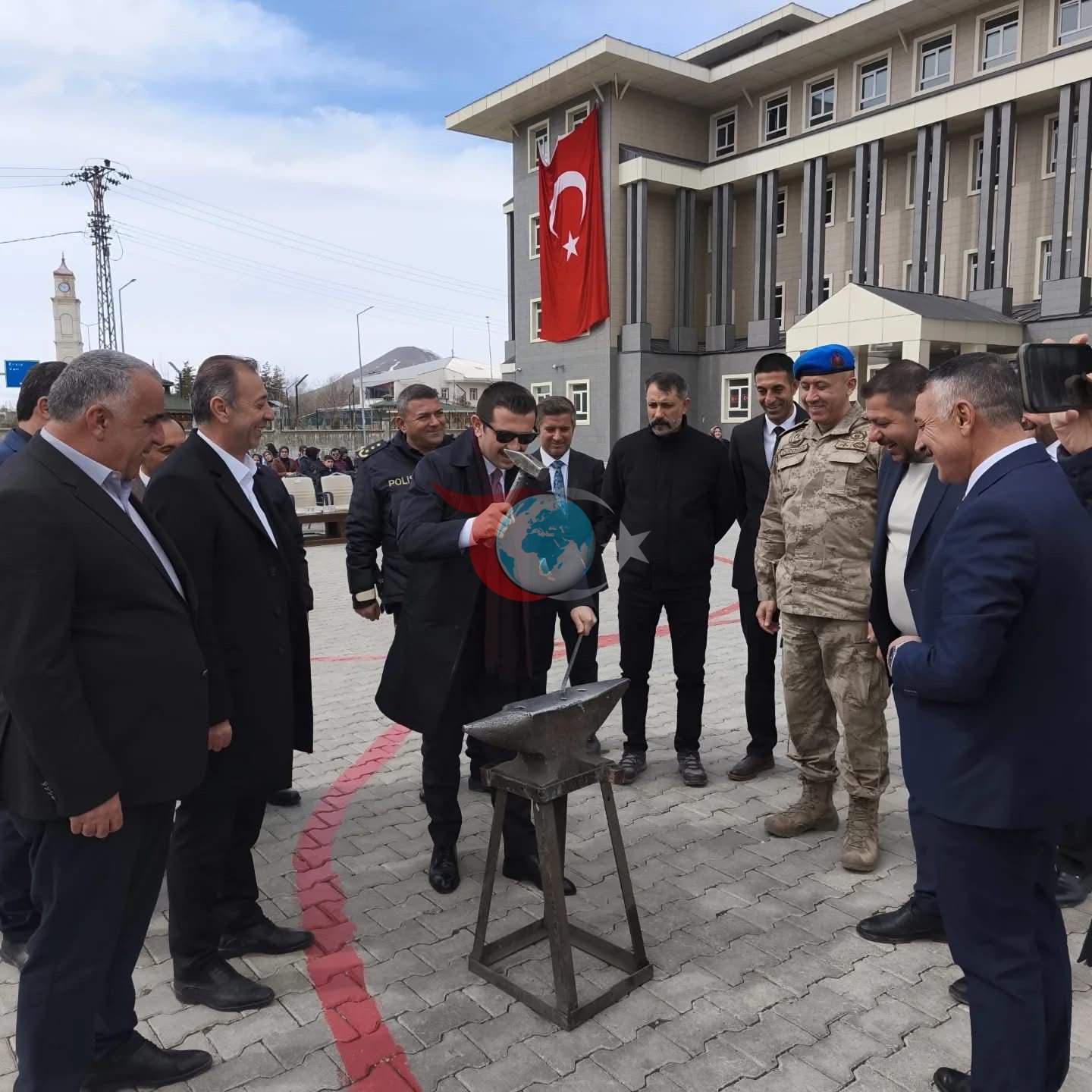 Patnos’ta baharın coşkusu: Nevruz ateşi birlik için yandı