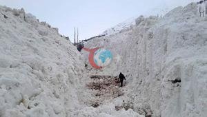İlçede mart ayında 5 metrelik karla mücadele Dev tüneller açıldı