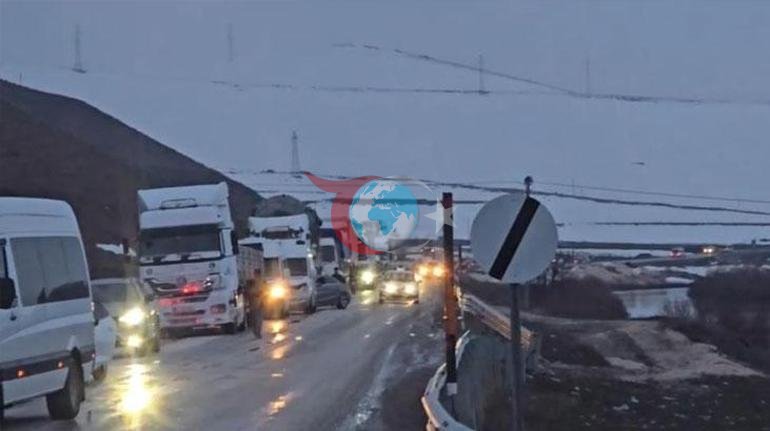 Yüksekovada heyelan karayolunu yuttu, ilçenin çevre illerle ulaşımı kesildi